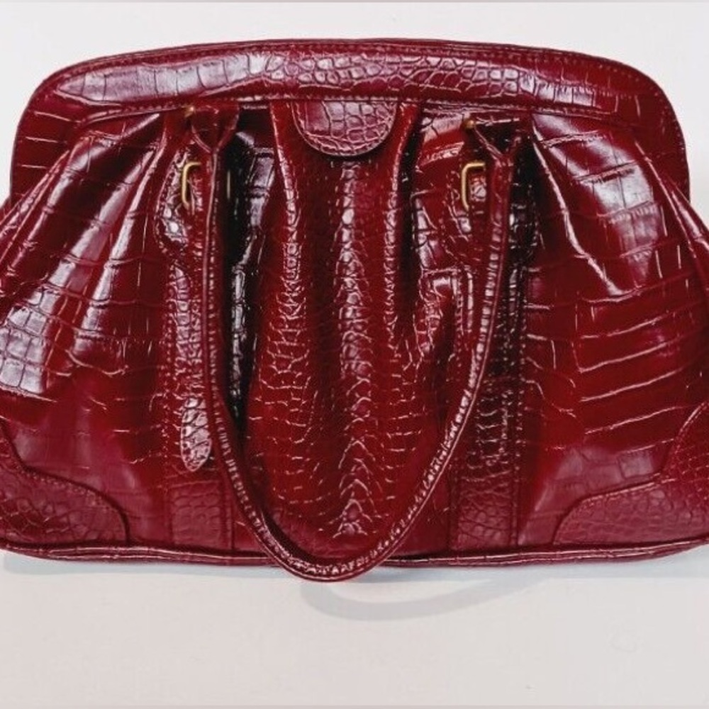 Maroon/Black Worthington Vintage Crocodile purse👜 ❤️🖤